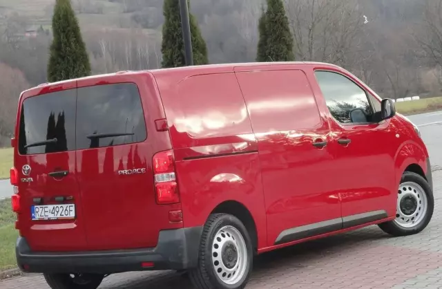 TOYOTA Proace 