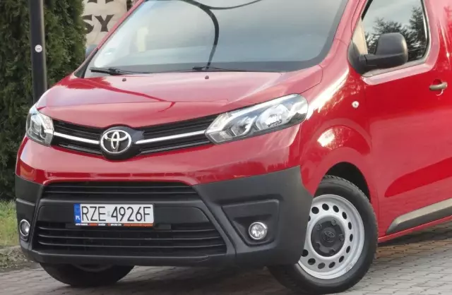 TOYOTA Proace 