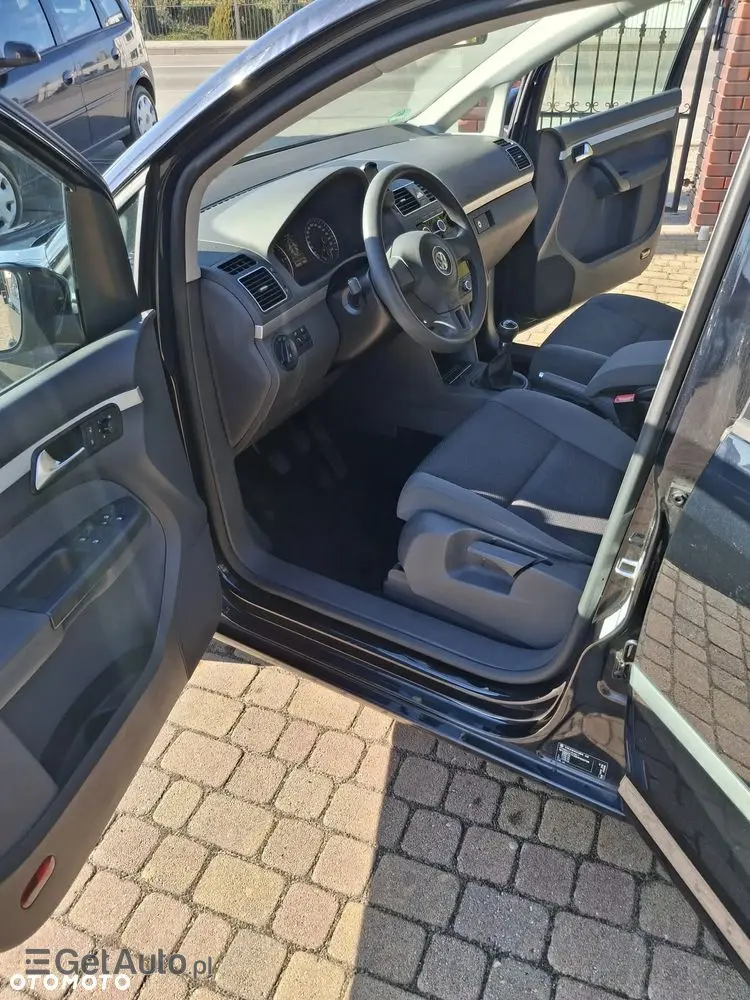 VOLKSWAGEN Touran 