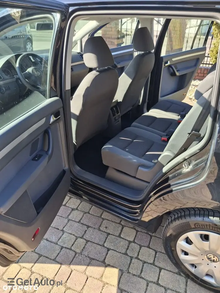 VOLKSWAGEN Touran 