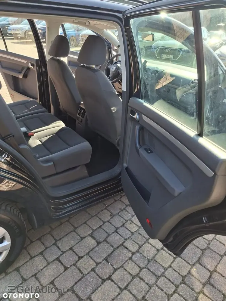 VOLKSWAGEN Touran 
