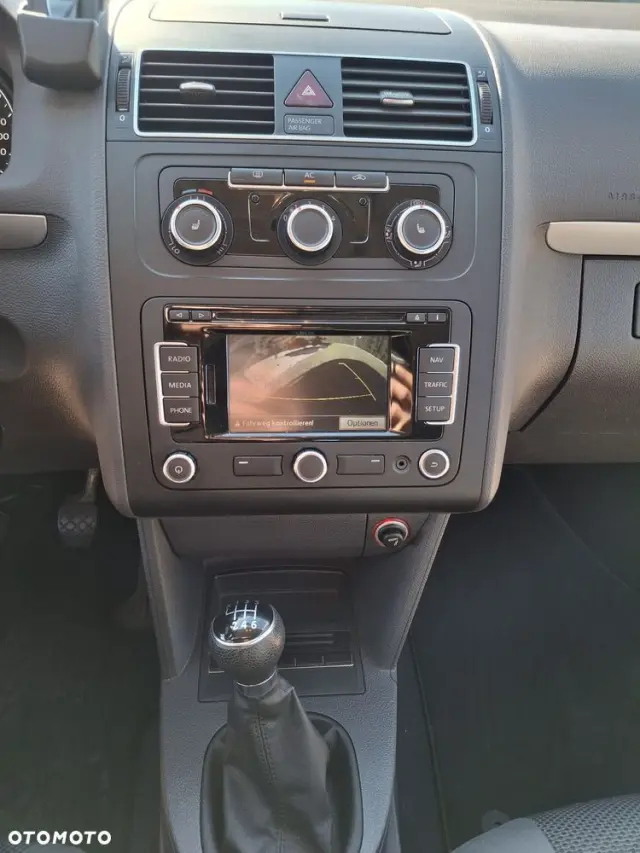 VOLKSWAGEN Touran 