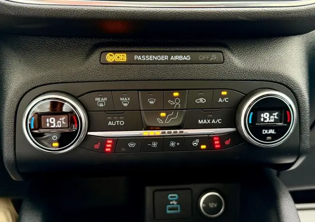 FORD Kuga 2.0 EcoBlue 4x4 TITANIUM