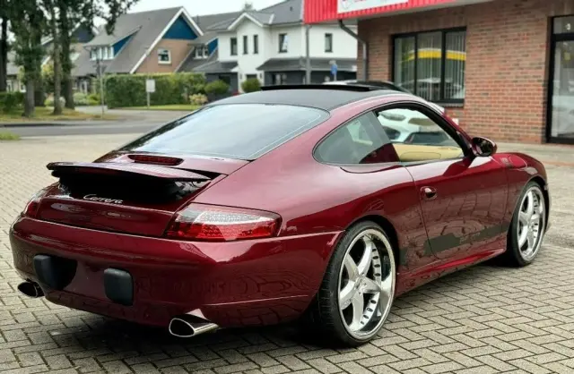 PORSCHE 911 
