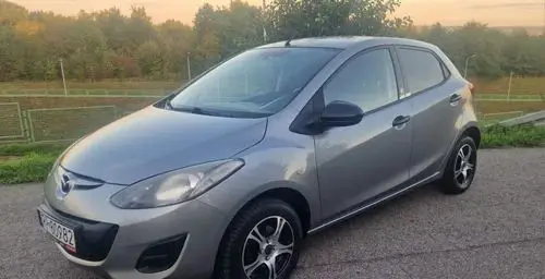 MAZDA 2 