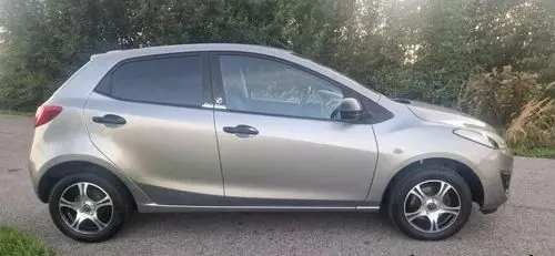 MAZDA 2 