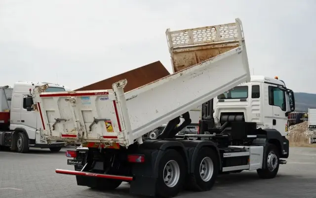 MAN TGS 26.400 / 6X4 / 2 STRONNA WYWROTKA / HYDROBURTA / AUTOMAT / EURO 6 