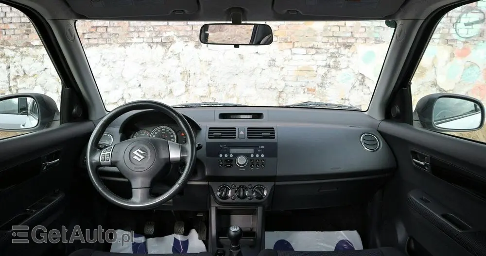 SUZUKI Swift 