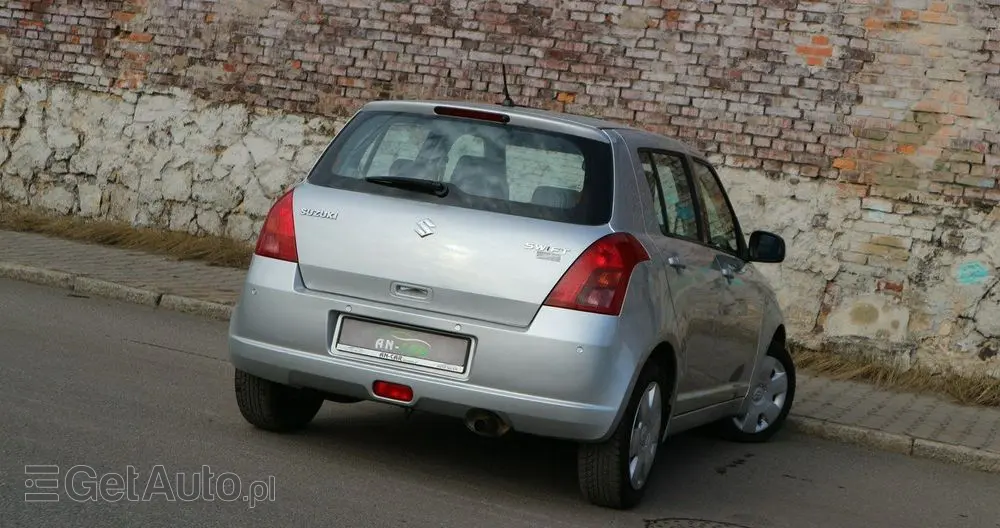 SUZUKI Swift 