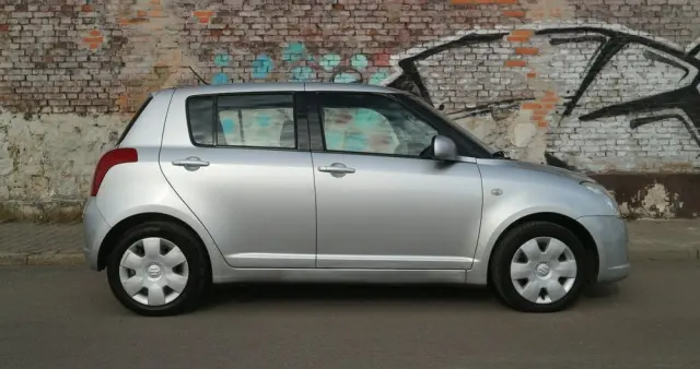 SUZUKI Swift 