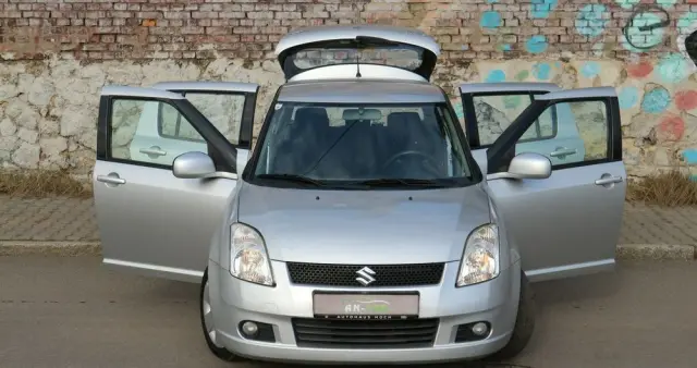 SUZUKI Swift 