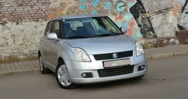 SUZUKI Swift 