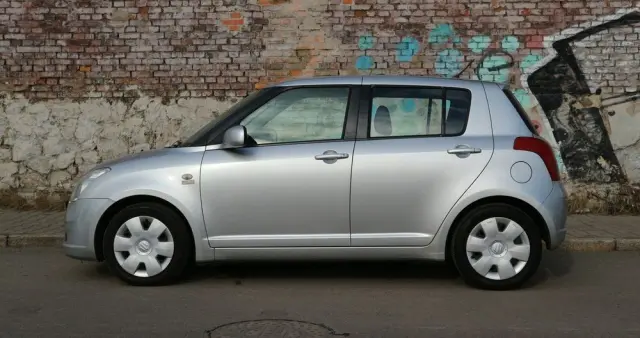 SUZUKI Swift 