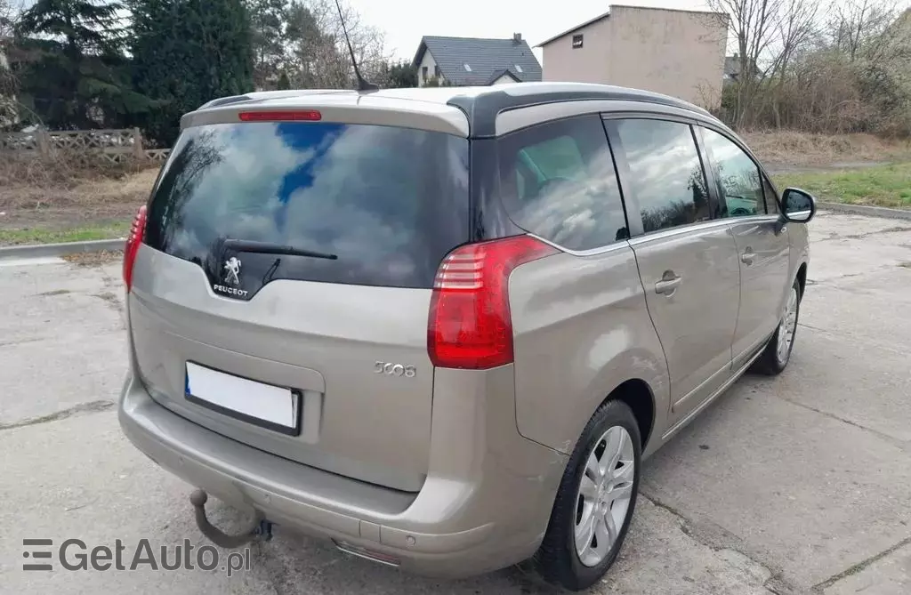 PEUGEOT 5008 