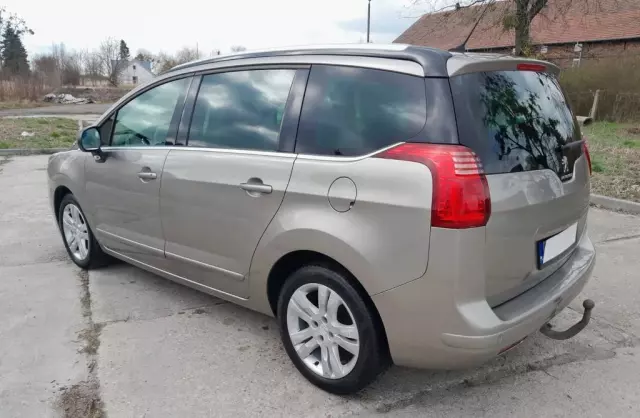 PEUGEOT 5008 