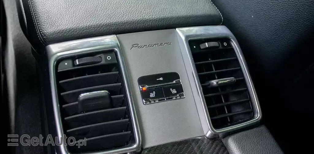 PORSCHE Panamera 