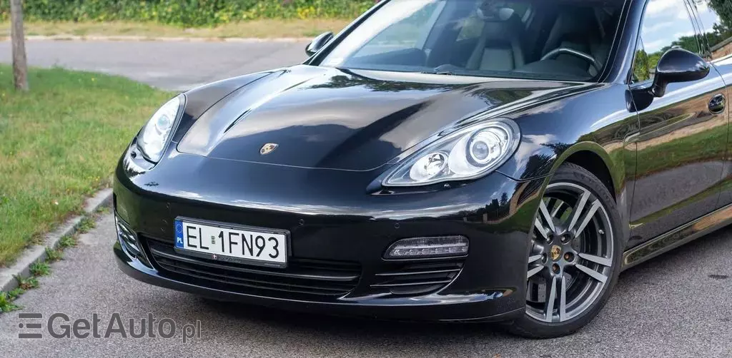 PORSCHE Panamera 
