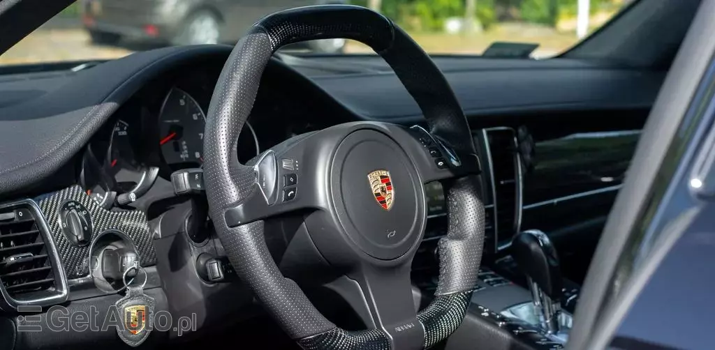 PORSCHE Panamera 