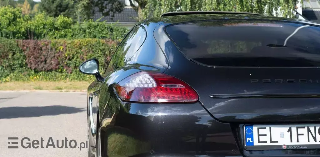 PORSCHE Panamera 
