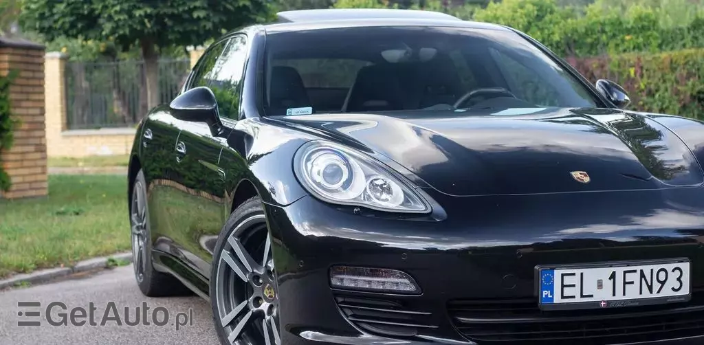 PORSCHE Panamera 