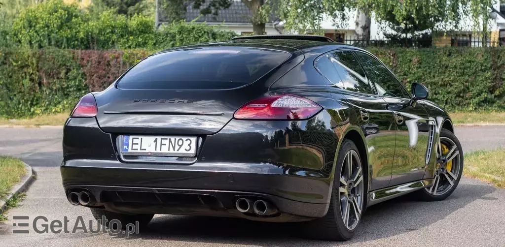 PORSCHE Panamera 