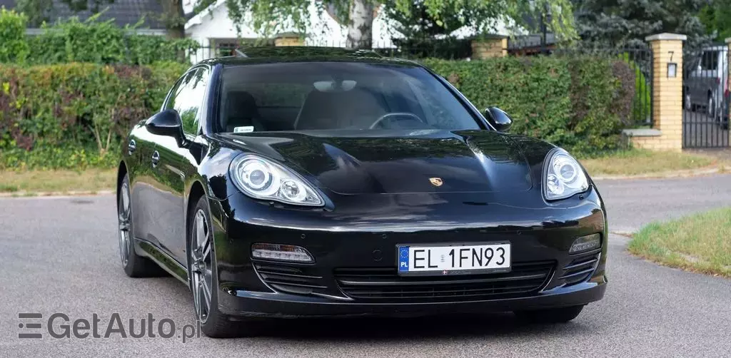 PORSCHE Panamera 