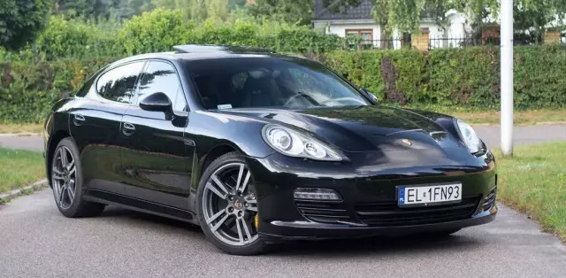 PORSCHE Panamera 