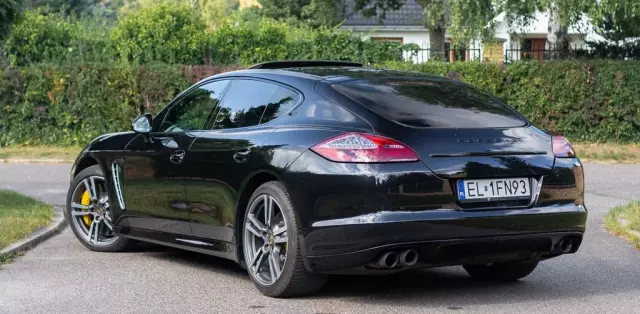PORSCHE Panamera 