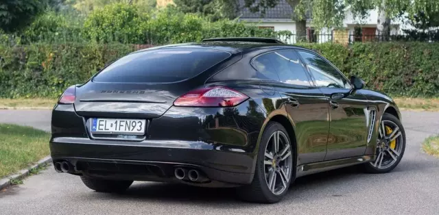 PORSCHE Panamera 