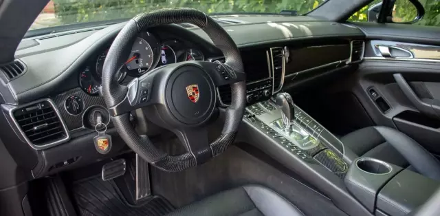 PORSCHE Panamera 
