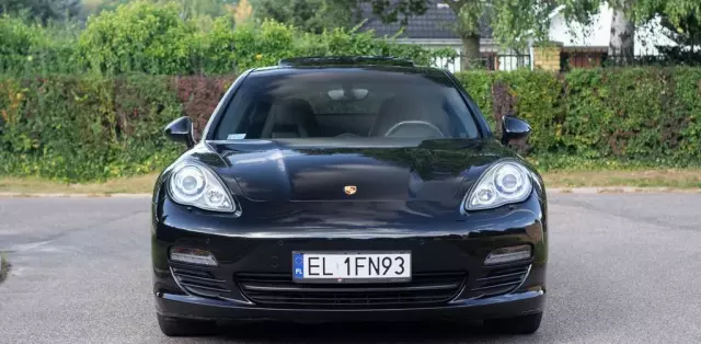 PORSCHE Panamera 
