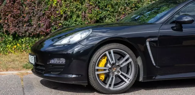 PORSCHE Panamera 