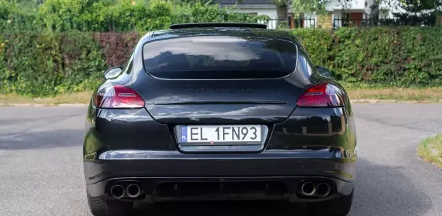 PORSCHE Panamera 