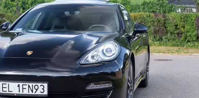 PORSCHE Panamera 