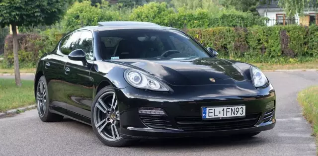 PORSCHE Panamera 