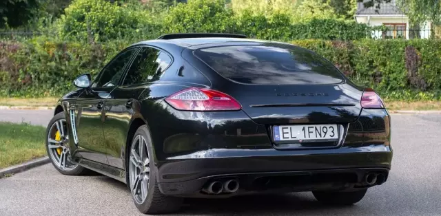 PORSCHE Panamera 