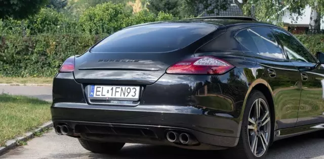 PORSCHE Panamera 