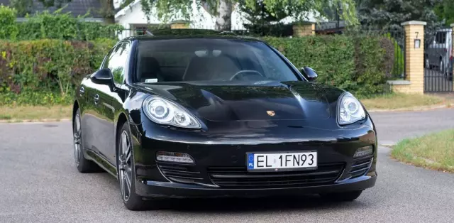 PORSCHE Panamera 