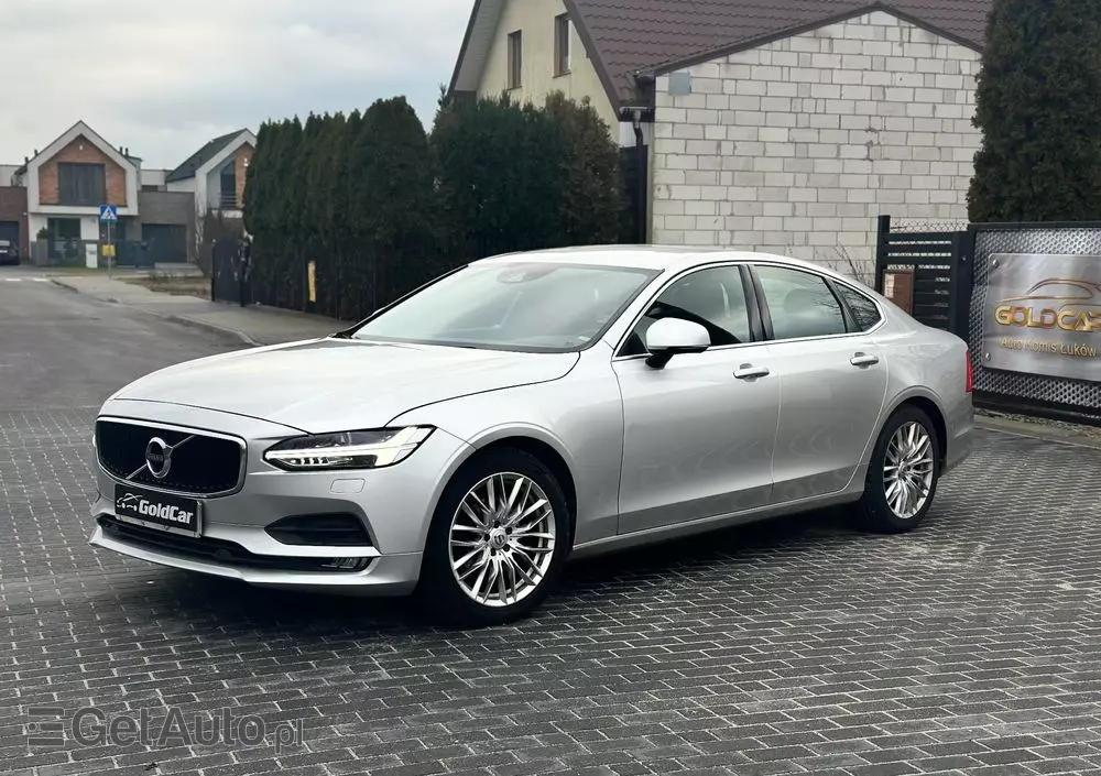 VOLVO S90 D4 Momentum