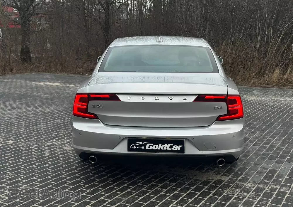 VOLVO S90 D4 Momentum
