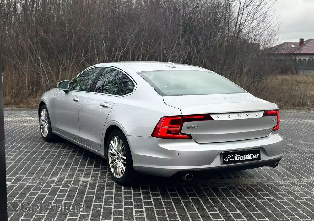 VOLVO S90 D4 Momentum