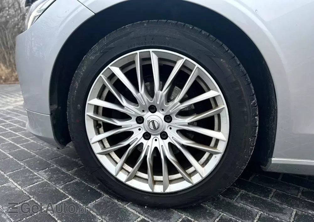 VOLVO S90 D4 Momentum