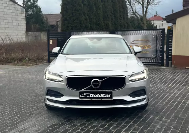 VOLVO S90 D4 Momentum