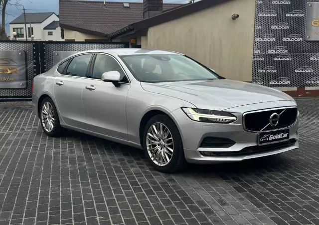 VOLVO S90 D4 Momentum
