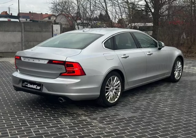 VOLVO S90 D4 Momentum