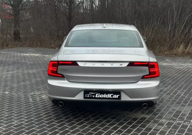 VOLVO S90 D4 Momentum