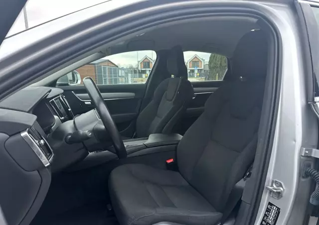 VOLVO S90 D4 Momentum