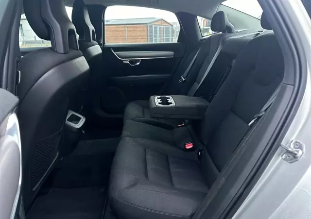 VOLVO S90 D4 Momentum