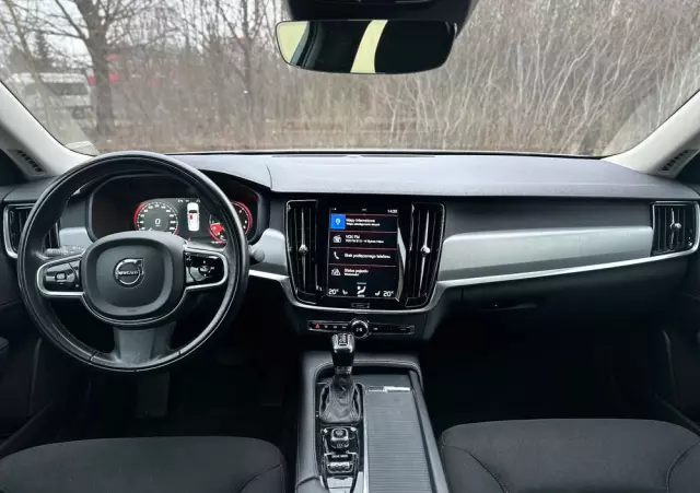 VOLVO S90 D4 Momentum