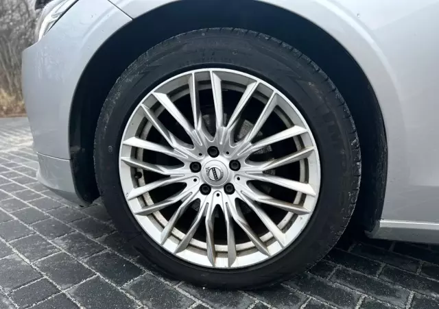 VOLVO S90 D4 Momentum